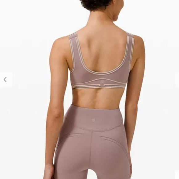 ☀️Host Pick☀️ LULULEMON GET IN LINE VIOLET CREAM YOGA BRA! Size 4 - Picture 3 of 8
